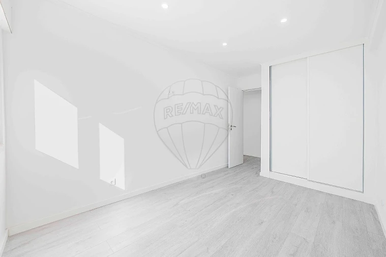 Apartamento T3 para Venda em Póvoa de Santo Adrião e Olival Basto Foto 30