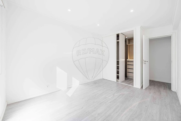 Apartamento T3 para Venda em Póvoa de Santo Adrião e Olival Basto Foto 25