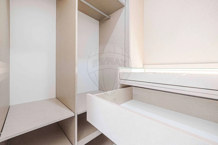 Apartamento T3 para Venda em Póvoa de Santo Adrião e Olival Basto Foto 22