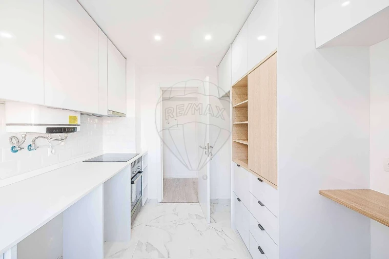 Apartamento T3 para Venda em Póvoa de Santo Adrião e Olival Basto Foto 13