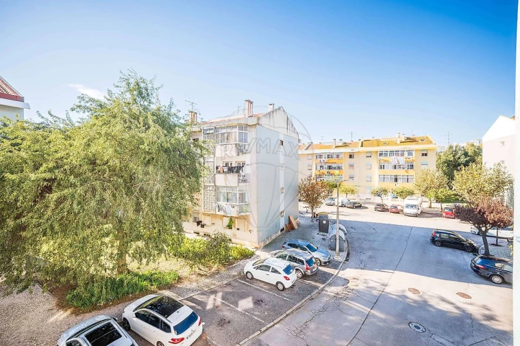 Apartamento T3 para Venda em Póvoa de Santo Adrião e Olival Basto Foto 5