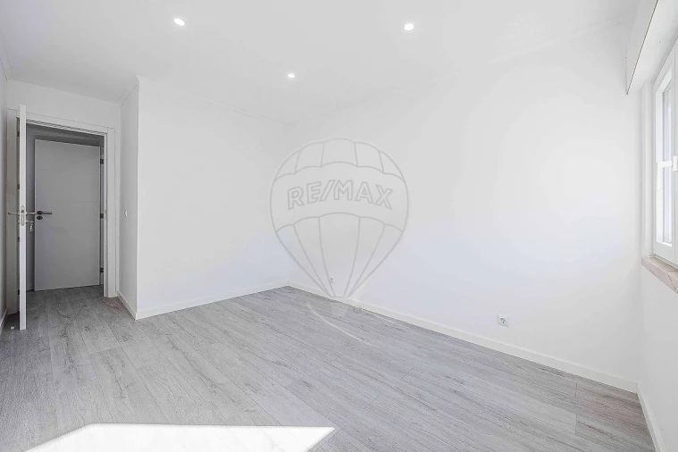 Apartamento T3 para Venda em Póvoa de Santo Adrião e Olival Basto Foto 40