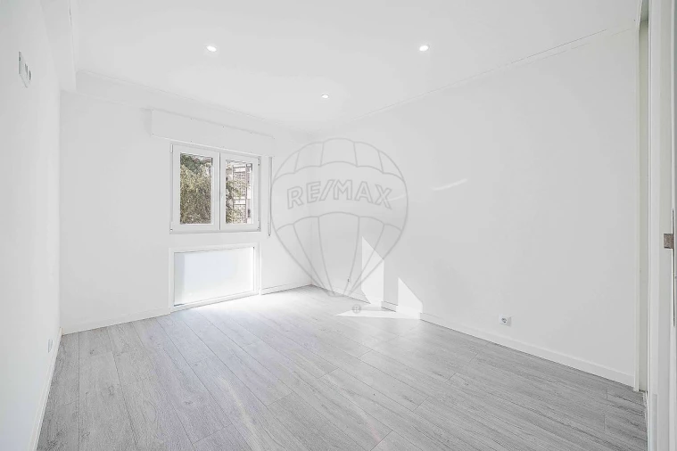 Apartamento T3 para Venda em Póvoa de Santo Adrião e Olival Basto Foto 29