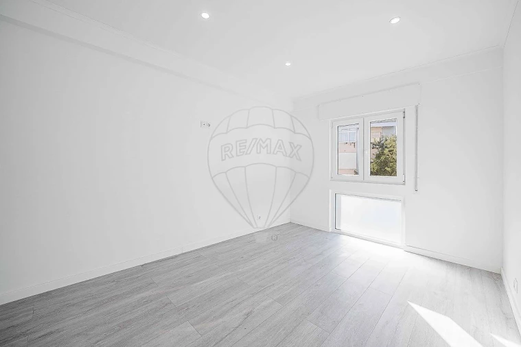 Apartamento T3 para Venda em Póvoa de Santo Adrião e Olival Basto Foto 28