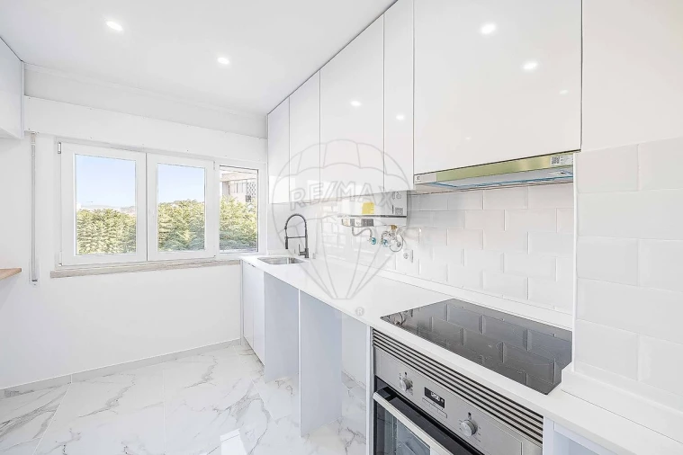 Apartamento T3 para Venda em Póvoa de Santo Adrião e Olival Basto