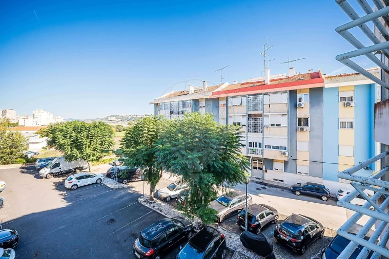 Apartamento T3 para Venda em Póvoa de Santo Adrião e Olival Basto Foto 2