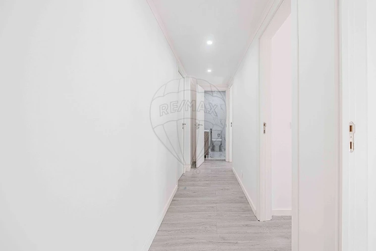 Apartamento T3 para Venda em Póvoa de Santo Adrião e Olival Basto Foto 34