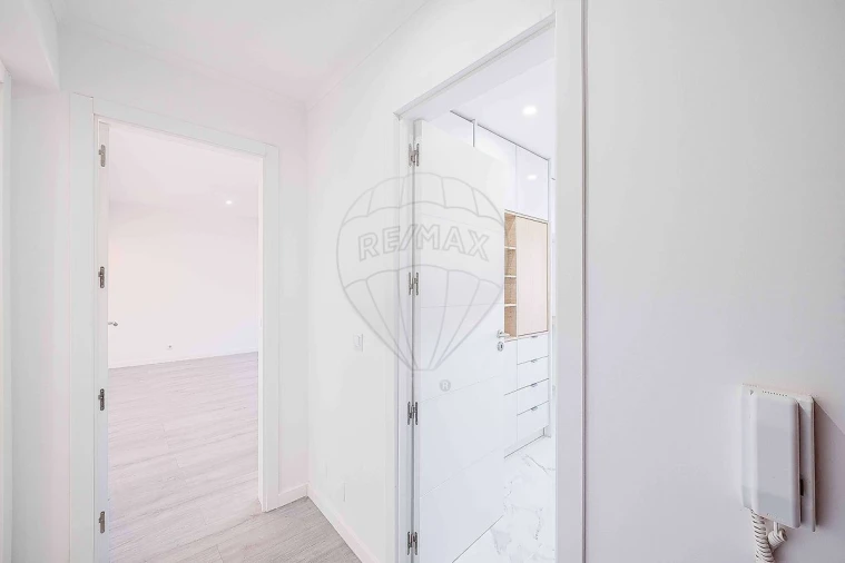 Apartamento T3 para Venda em Póvoa de Santo Adrião e Olival Basto Foto 7