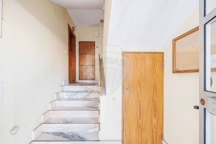 Apartamento T3 para Venda em Póvoa de Santo Adrião e Olival Basto Foto 6