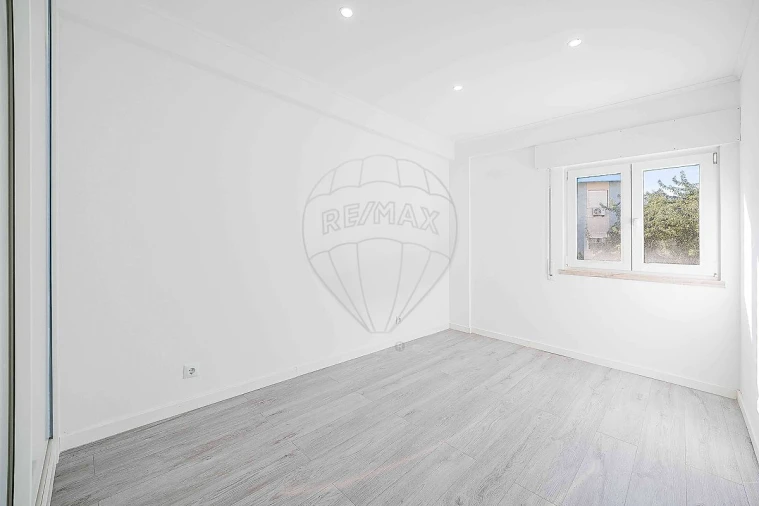 Apartamento T3 para Venda em Póvoa de Santo Adrião e Olival Basto Foto 33