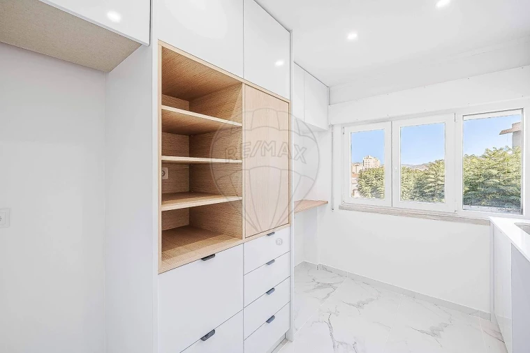 Apartamento T3 para Venda em Póvoa de Santo Adrião e Olival Basto Foto 20