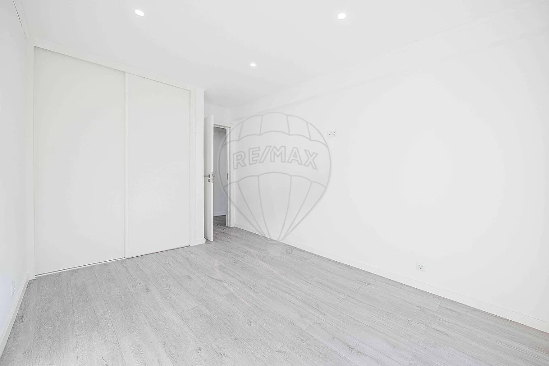 Apartamento T3 para Venda em Póvoa de Santo Adrião e Olival Basto Foto 27