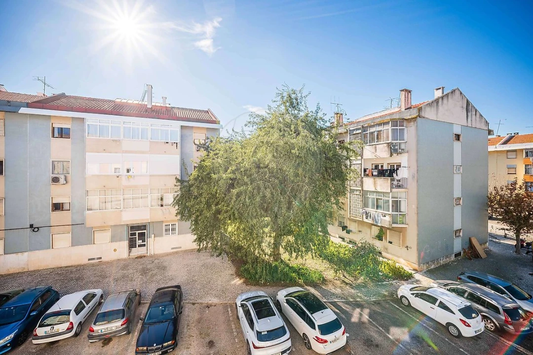 Apartamento T3 para Venda em Póvoa de Santo Adrião e Olival Basto Foto 3