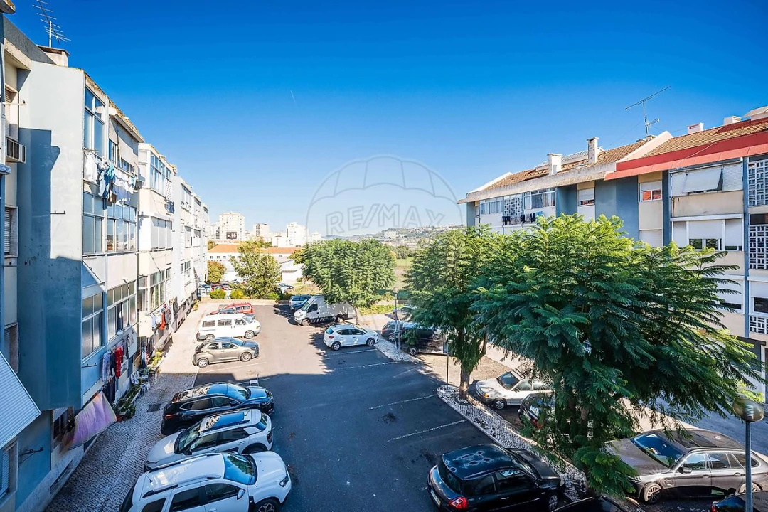 Apartamento T3 para Venda em Póvoa de Santo Adrião e Olival Basto Foto 8