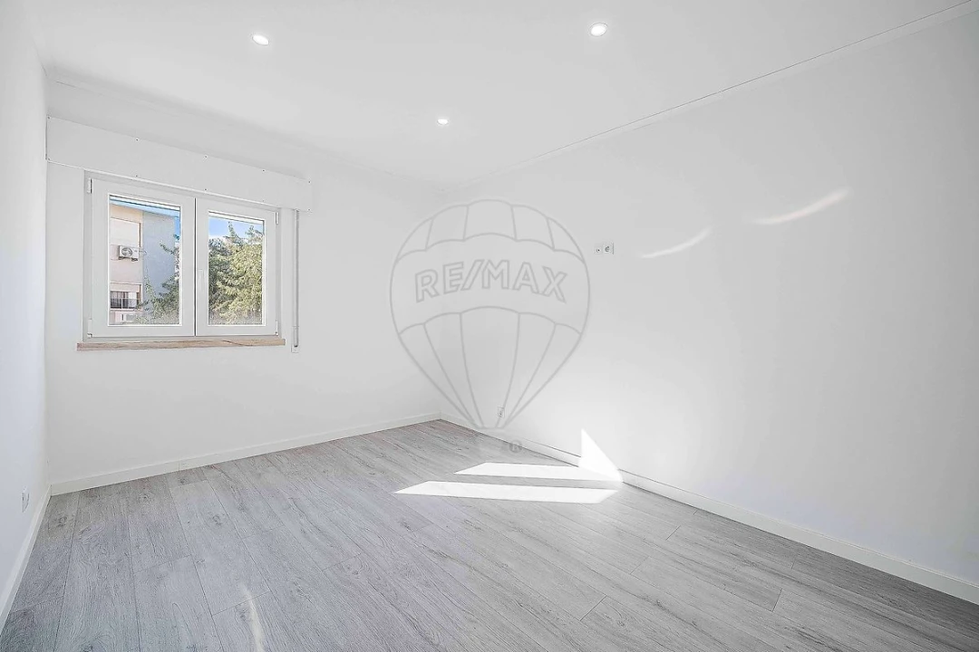 Apartamento T3 para Venda em Póvoa de Santo Adrião e Olival Basto Foto 38