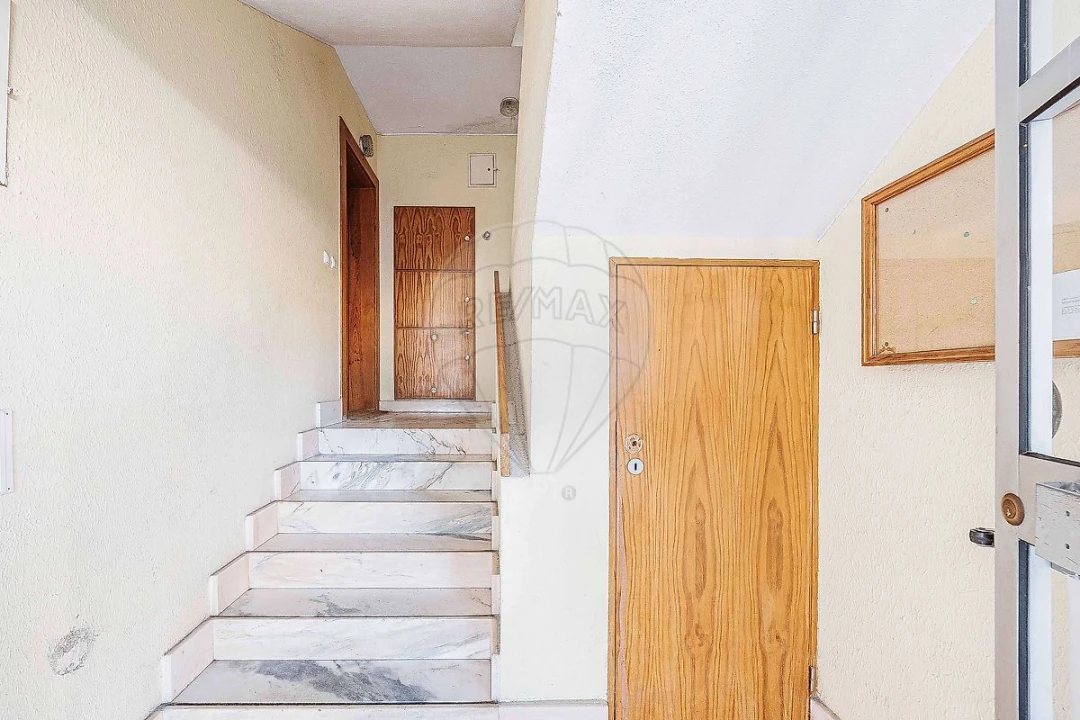 Apartamento T3 para Venda em Póvoa de Santo Adrião e Olival Basto Foto 6