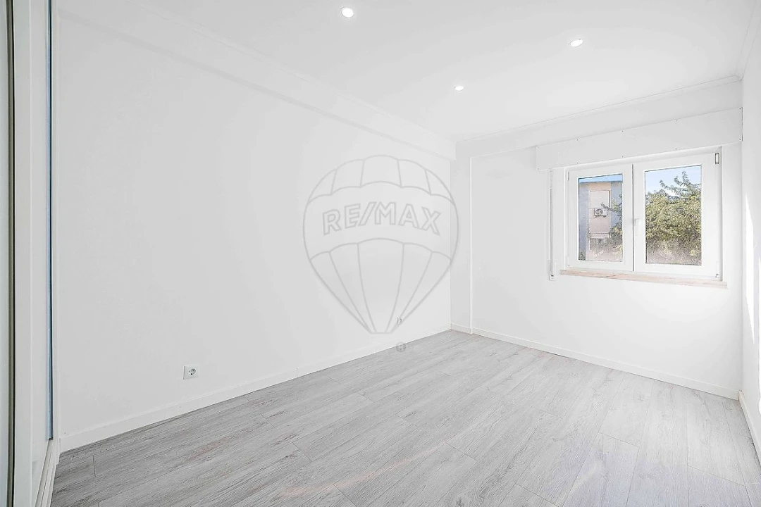 Apartamento T3 para Venda em Póvoa de Santo Adrião e Olival Basto Foto 33