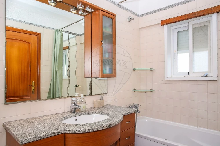 Apartamento T2 para Venda em Azambuja Foto 16