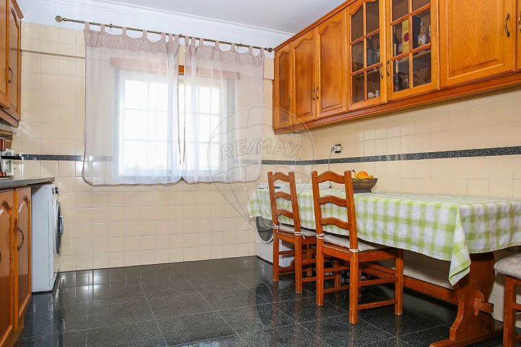 Apartamento T2 para Venda em Azambuja Foto 8