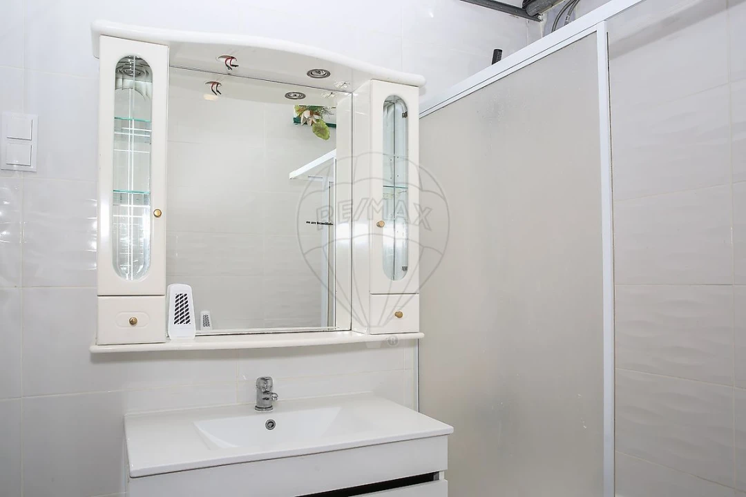 Apartamento T3 para Venda em Águas Livres Foto 20