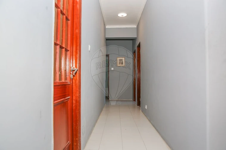 Apartamento T3 para Venda em Águas Livres Foto 3