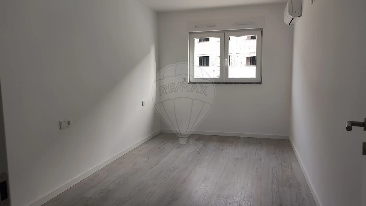 Apartamento T2 para Arrendamento em Aradas Foto 8