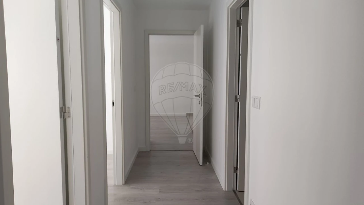 Apartamento T2 para Arrendamento em Aradas Foto 11