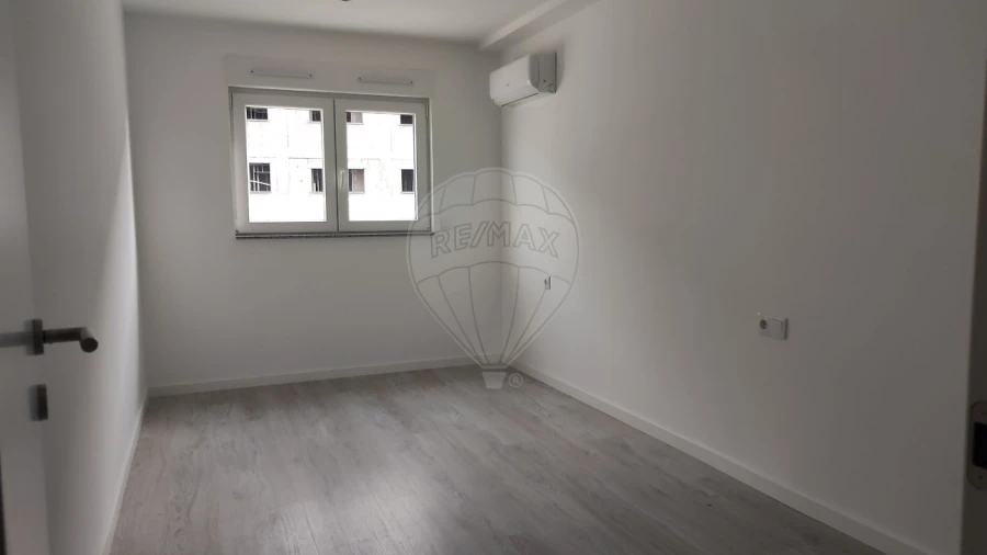Apartamento T2 para Arrendamento em Aradas Foto 7