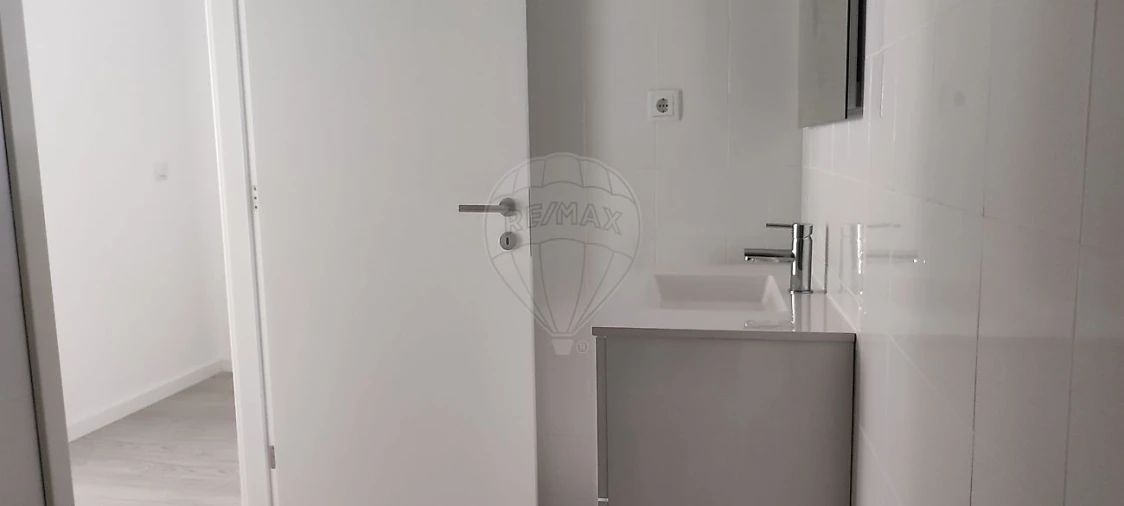 Apartamento T2 para Arrendamento em Aradas Foto 12