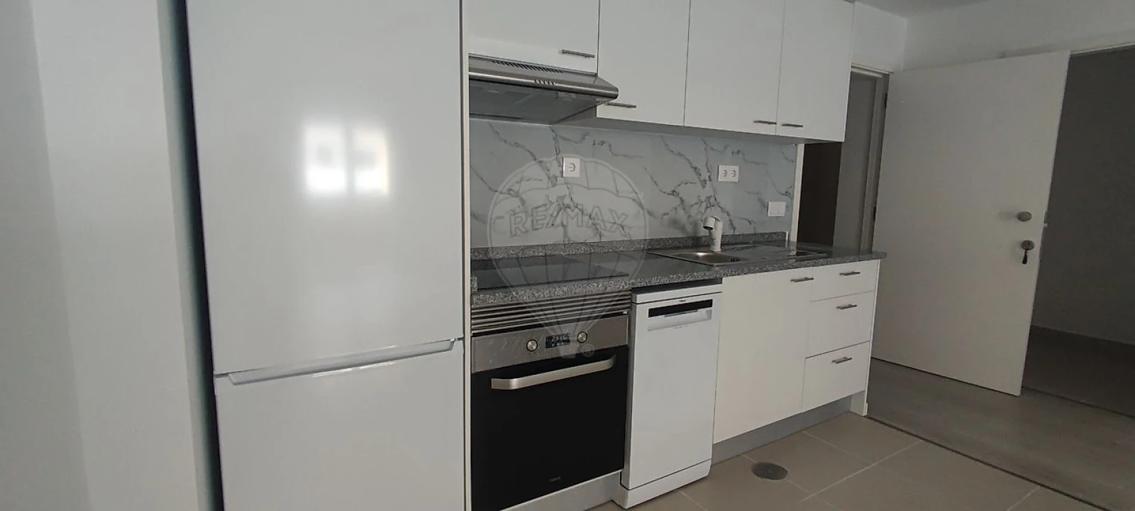 Apartamento T2 para Arrendamento em Aradas Foto 2