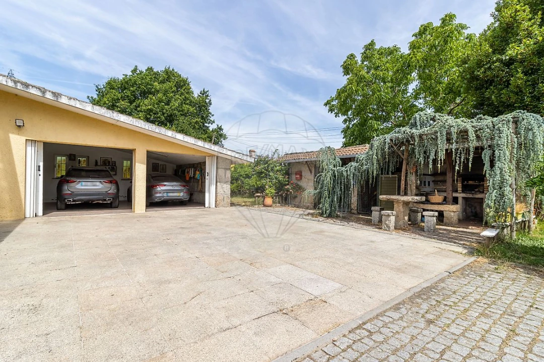 Moradia T4 para Venda em Mouçós e Lamares Foto 6