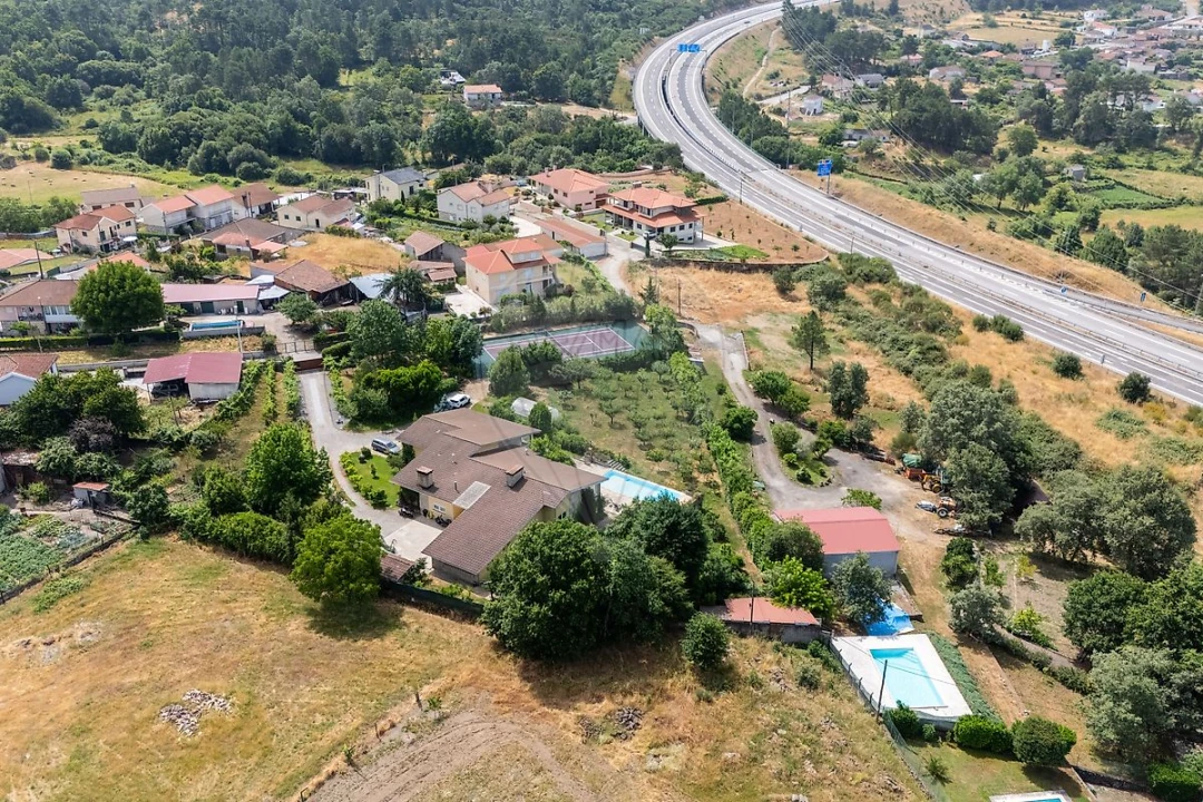 Moradia T4 para Venda em Mouçós e Lamares Foto 3