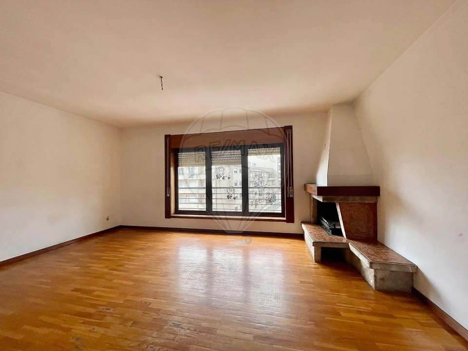 Apartamento T3 para Venda em Fânzeres e São Pedro da Cova Foto 3
