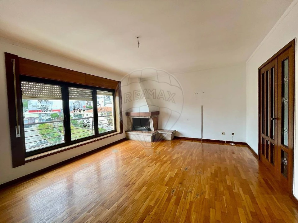 Apartamento T3 para Venda em Fânzeres e São Pedro da Cova Foto 5