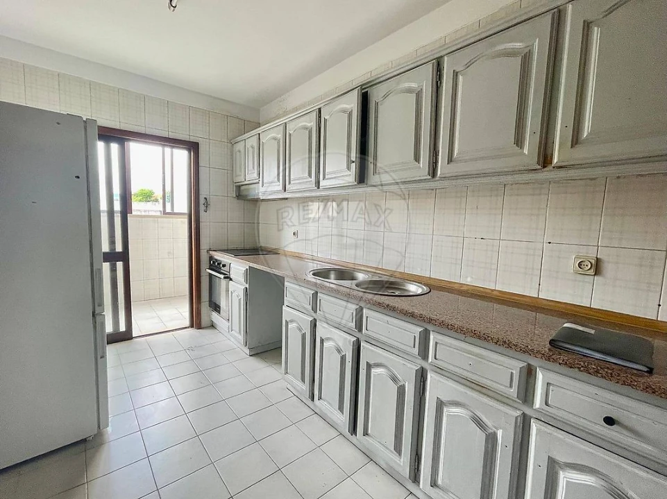 Apartamento T3 para Venda em Fânzeres e São Pedro da Cova Foto 4