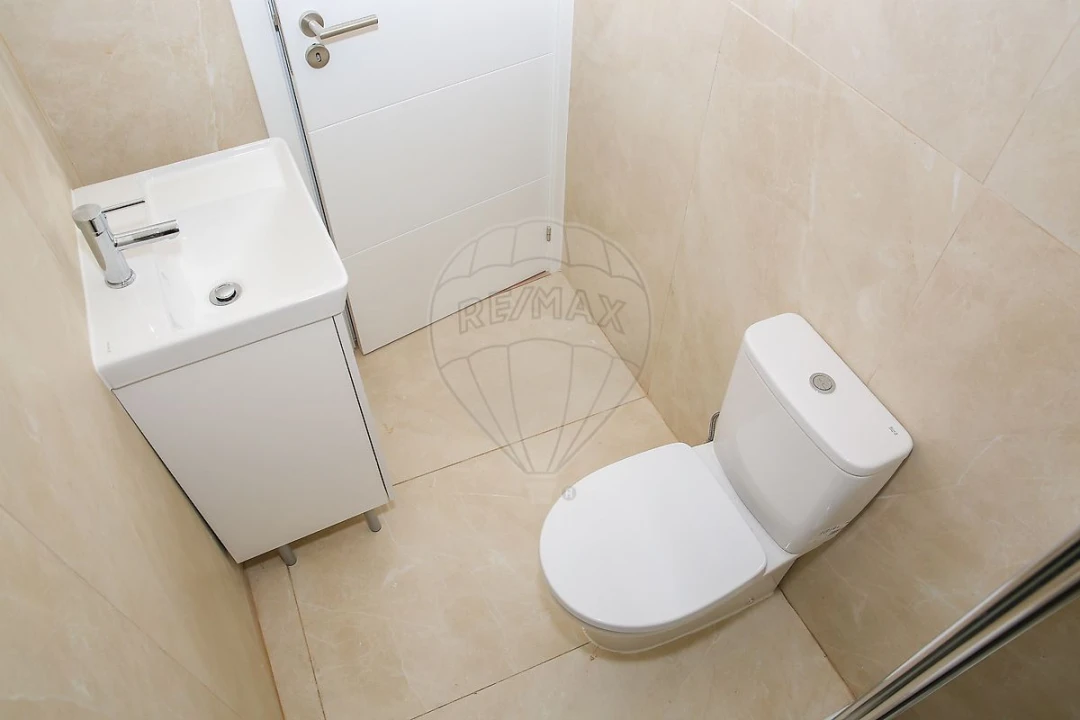 Moradia T1 para Venda em Carvoeira e Carmões Foto 12