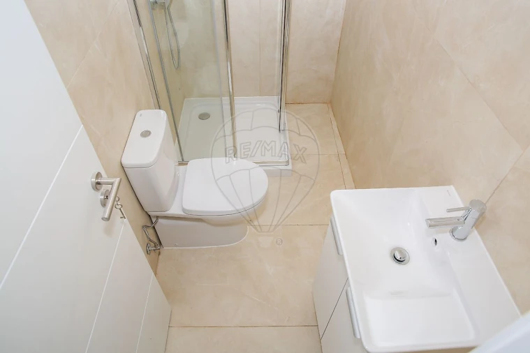 Moradia T1 para Venda em Carvoeira e Carmões Foto 9