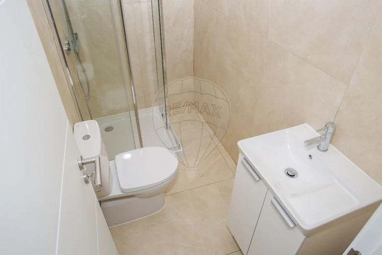 Moradia T1 para Venda em Carvoeira e Carmões Foto 11