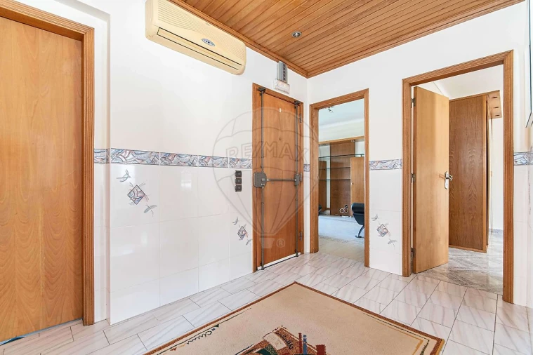 Apartamento T2 para Venda em Azambuja Foto 13