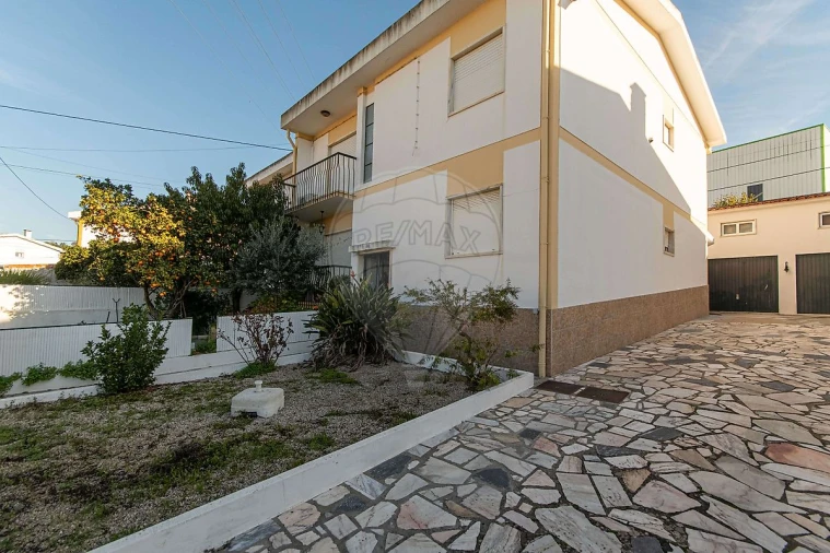 Apartamento T2 para Venda em Azambuja Foto 2