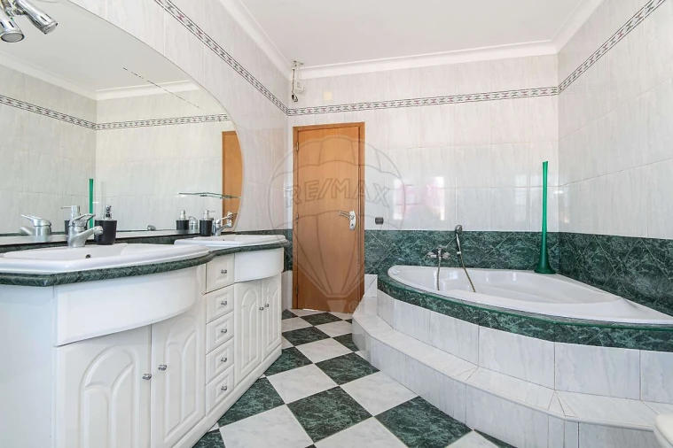 Apartamento T2 para Venda em Azambuja Foto 12