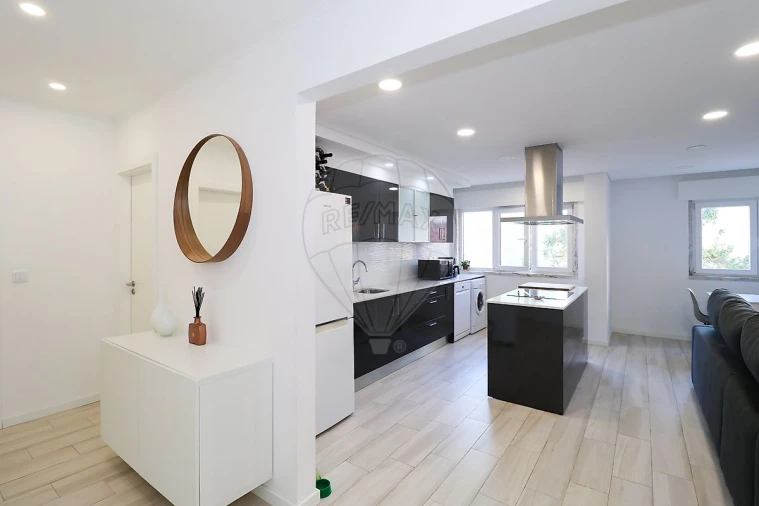 Apartamento T2 para Venda em Agualva e Mira-Sintra Foto 5