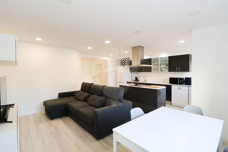 Apartamento T2 para Venda em Agualva e Mira-Sintra Foto 9