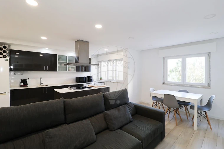 Apartamento T2 para Venda em Agualva e Mira-Sintra Foto 8