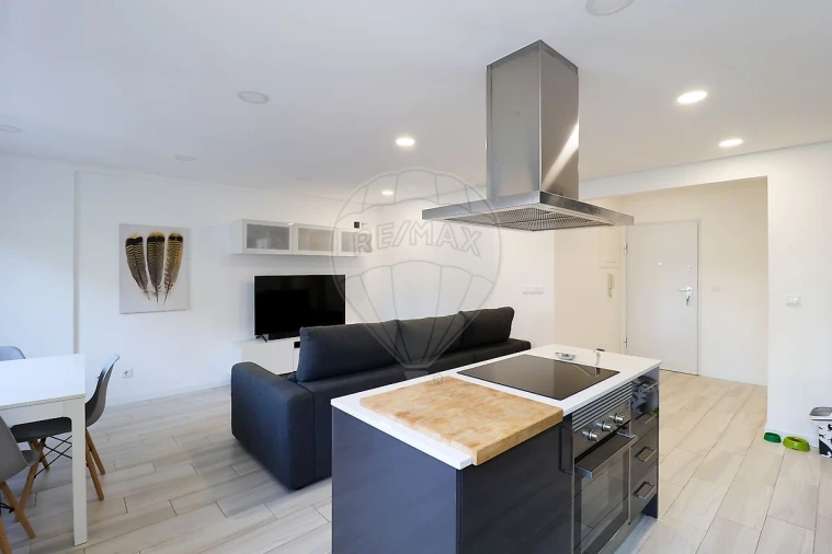 Apartamento T2 para Venda em Agualva e Mira-Sintra Foto 6