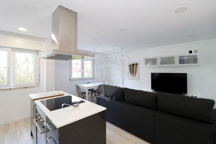 Apartamento T2 para Venda em Agualva e Mira-Sintra Foto 12