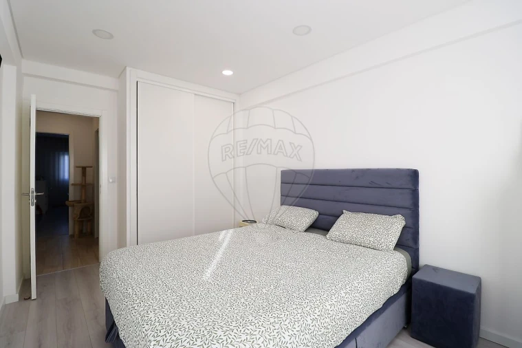 Apartamento T2 para Venda em Agualva e Mira-Sintra Foto 23