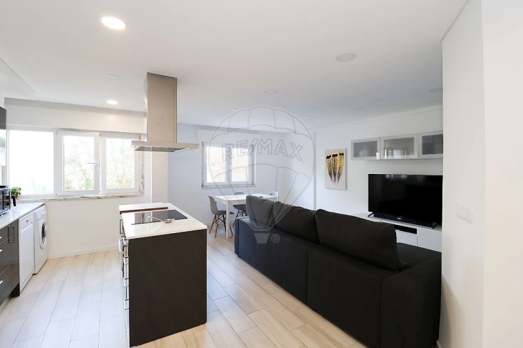 Apartamento T2 para Venda em Agualva e Mira-Sintra Foto 13