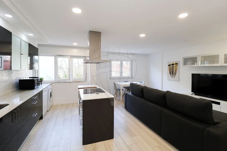 Apartamento T2 para Venda em Agualva e Mira-Sintra Foto 7