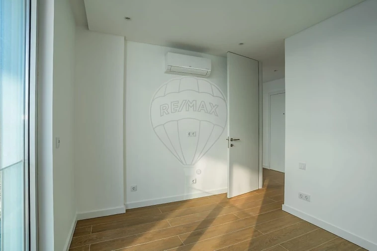 Apartamento T1 para Venda em São Martinho do Porto Foto 12